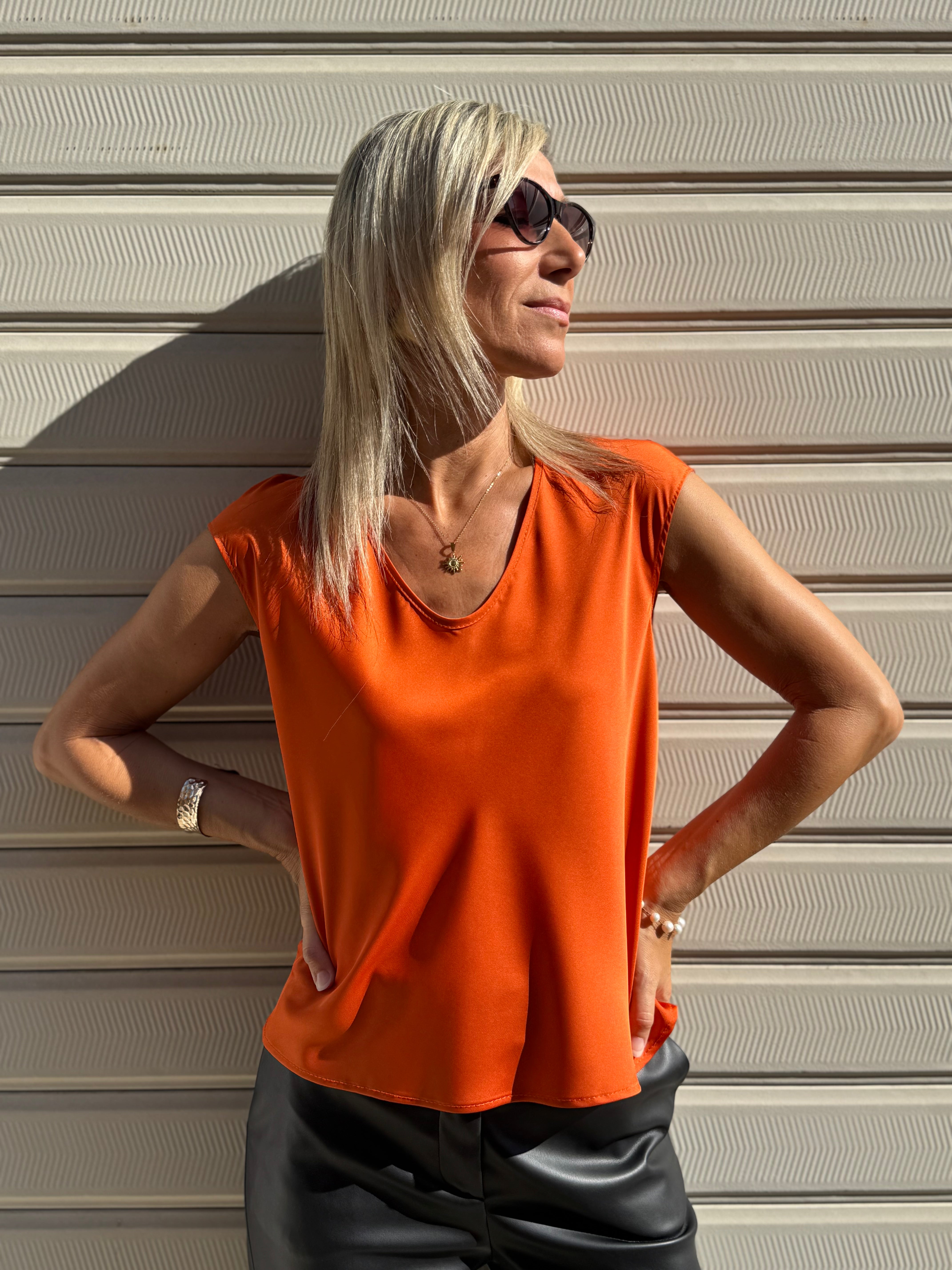 Blusa scollo v raso