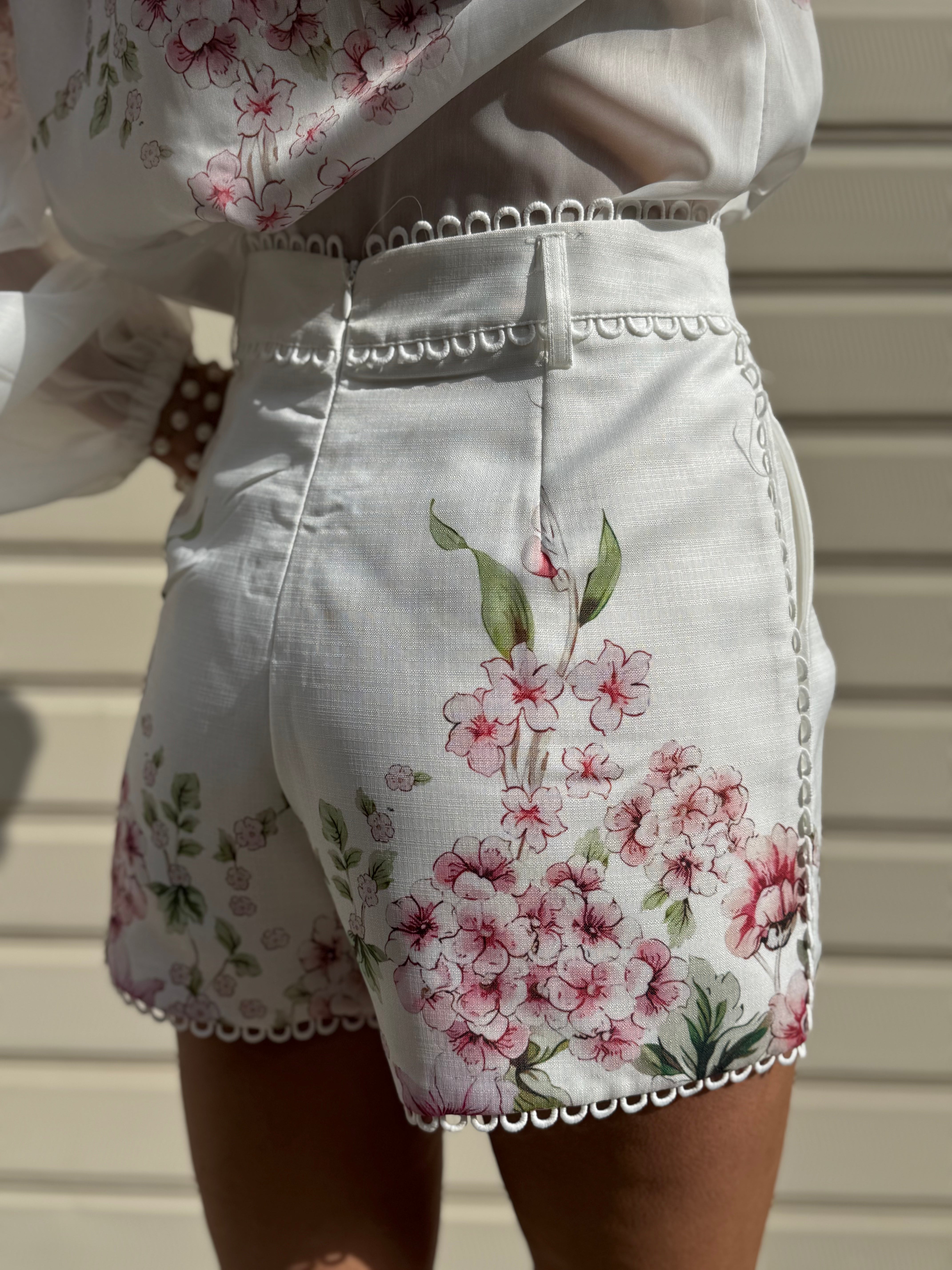 Shorts fiori di pesco artigli