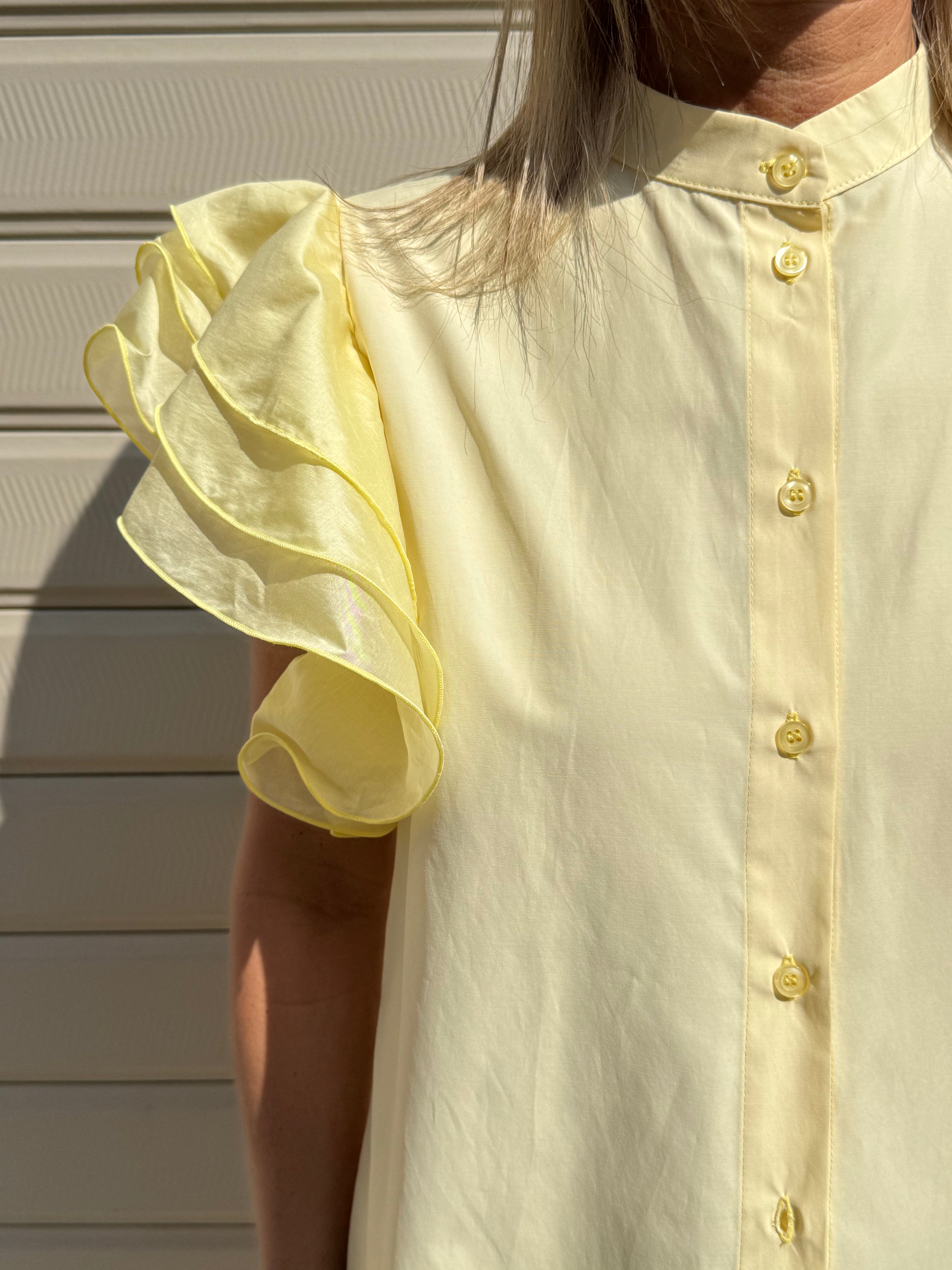 Camicia con maniche volant mimì