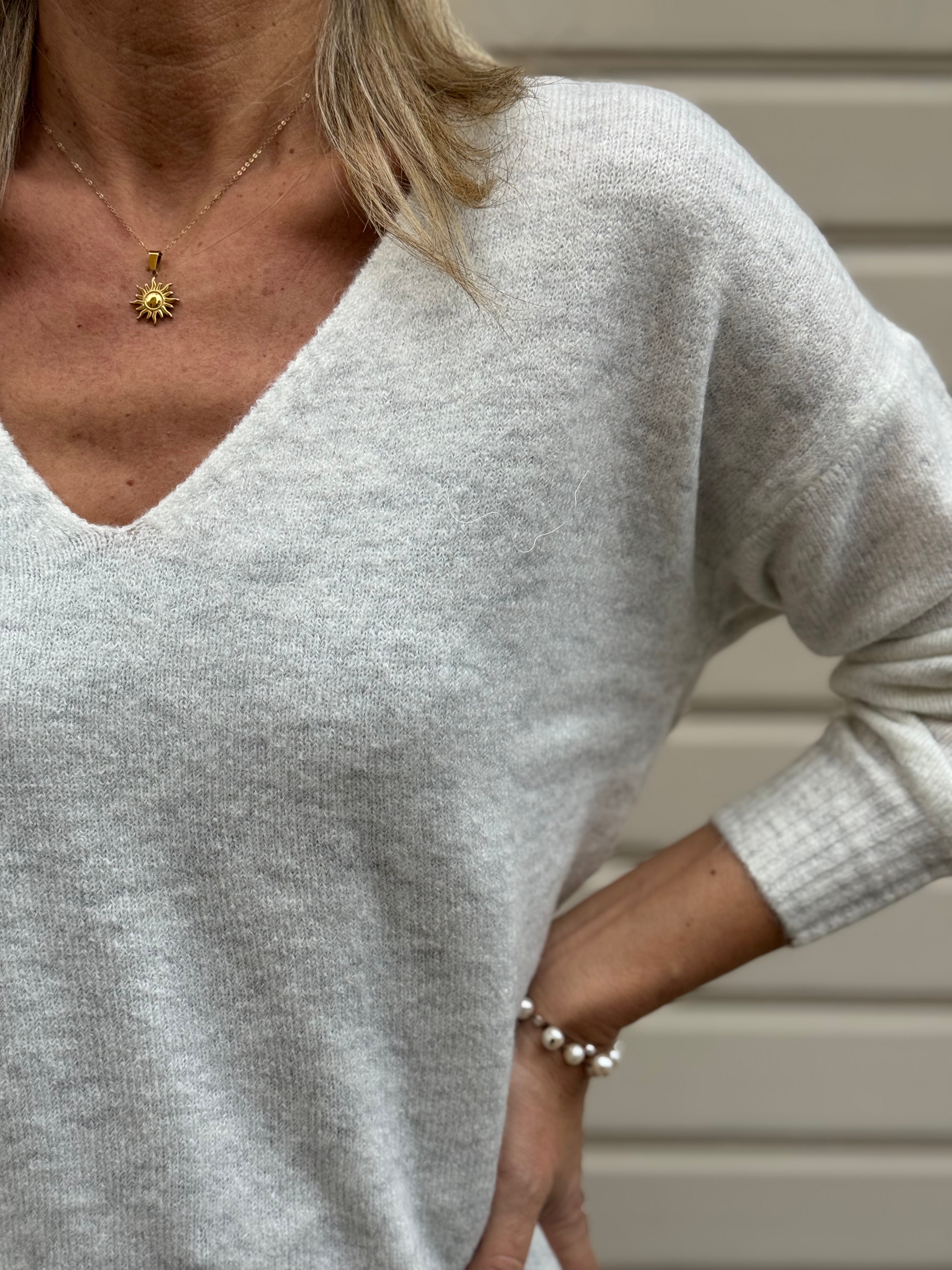 Maglia scollo v pastello 🖍️