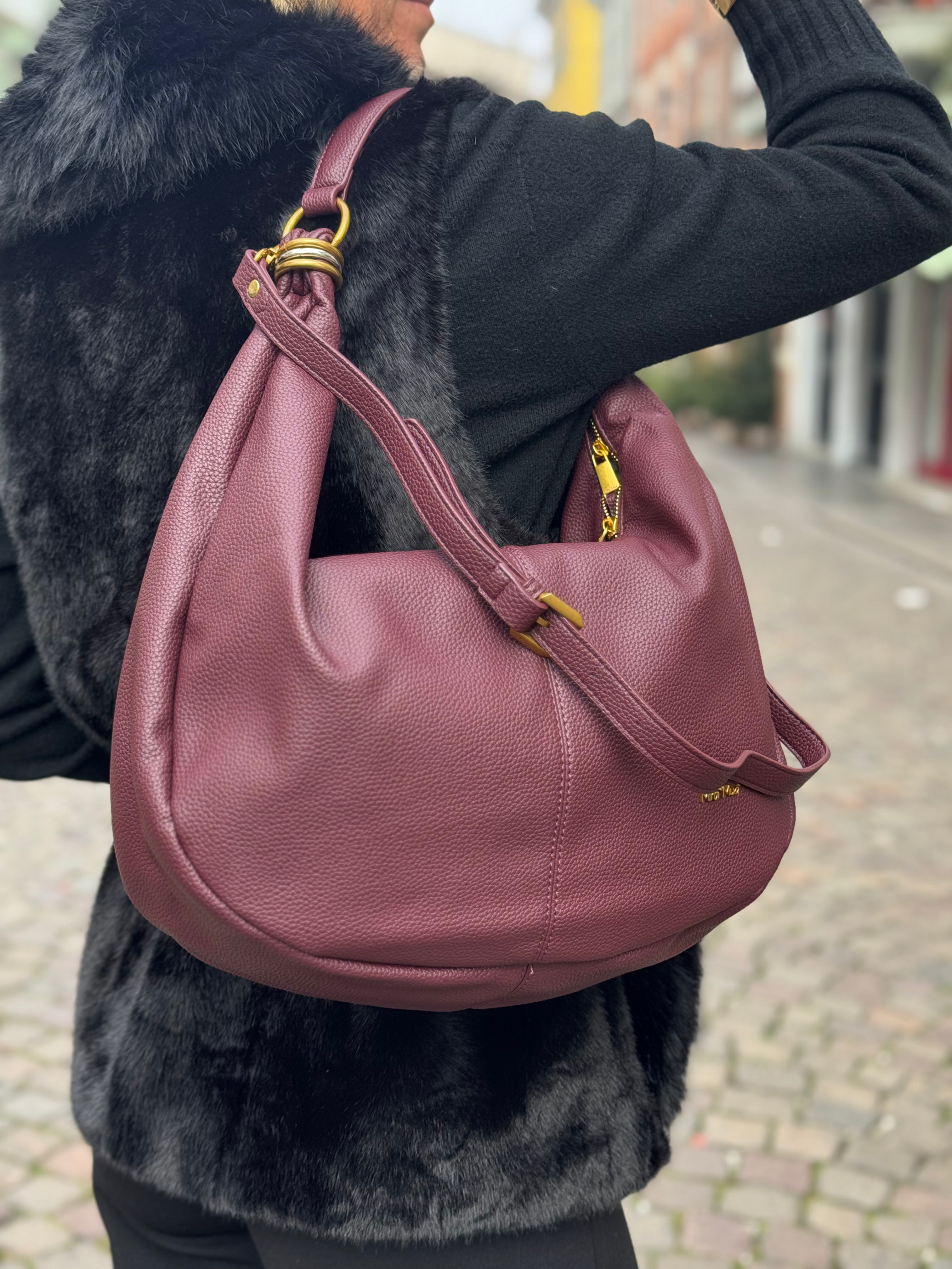 Borsa con anelli sui manici